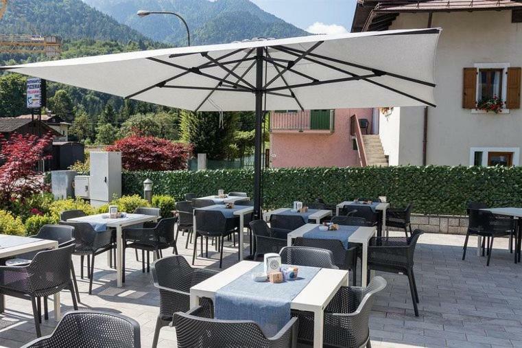 Hotel Milano Tione di Trento Eksteriør billede